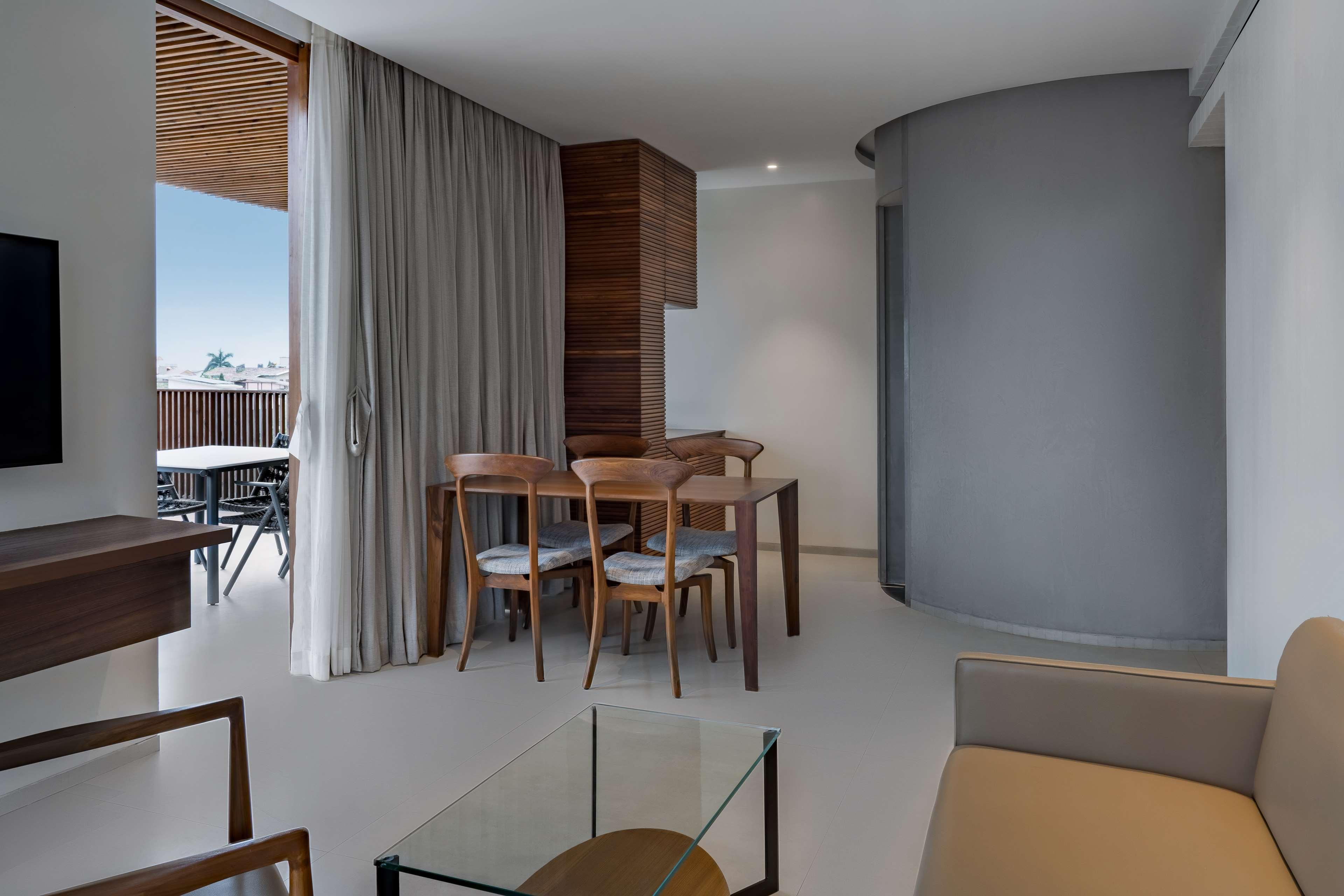 Radisson Resort And Spa Lonavla Exterior foto A typical apartment interior