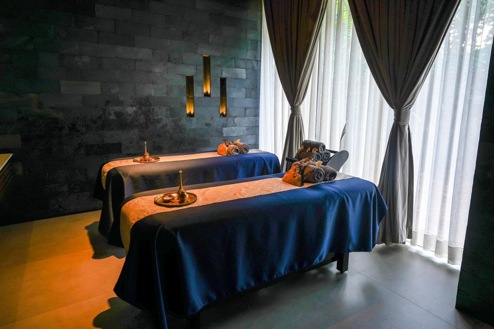 Radisson Resort And Spa Lonavla Exterior foto Massage beds at a spa