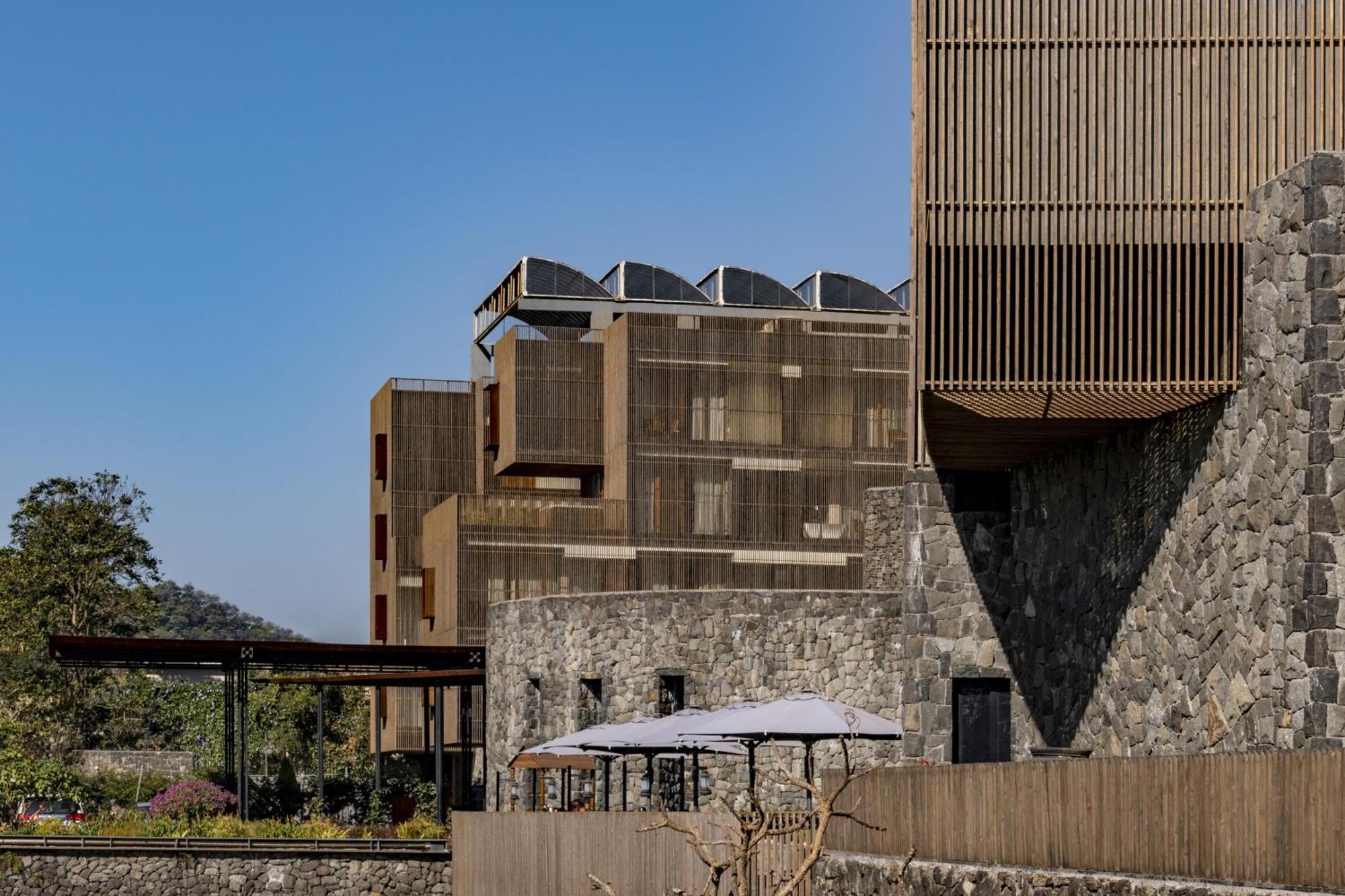 Radisson Resort And Spa Lonavla Exterior foto The hotel's main building