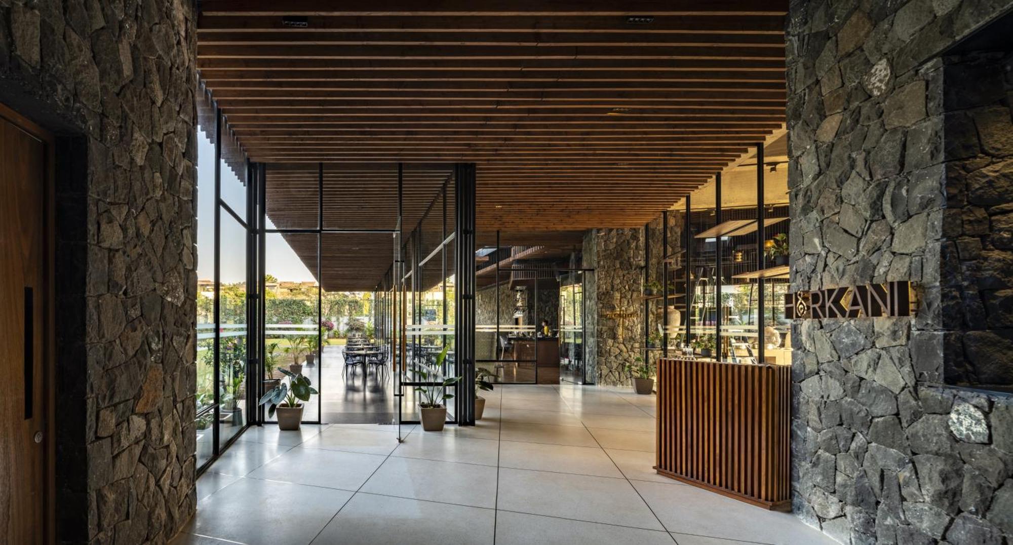 Radisson Resort And Spa Lonavla Exterior foto Interior of the hotel