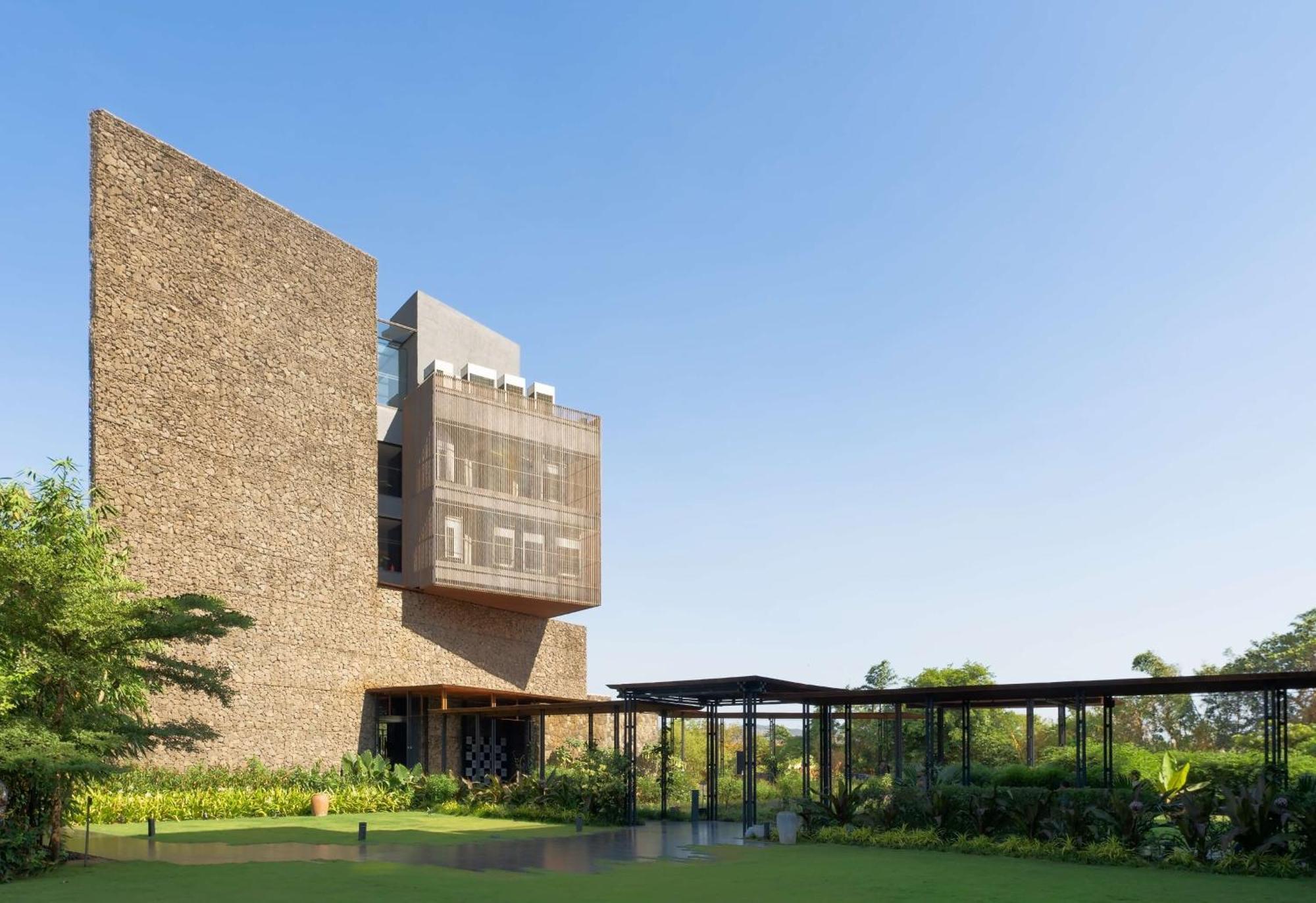 Radisson Resort And Spa Lonavla Exterior foto The Aga Khan Academy, Hyderabad