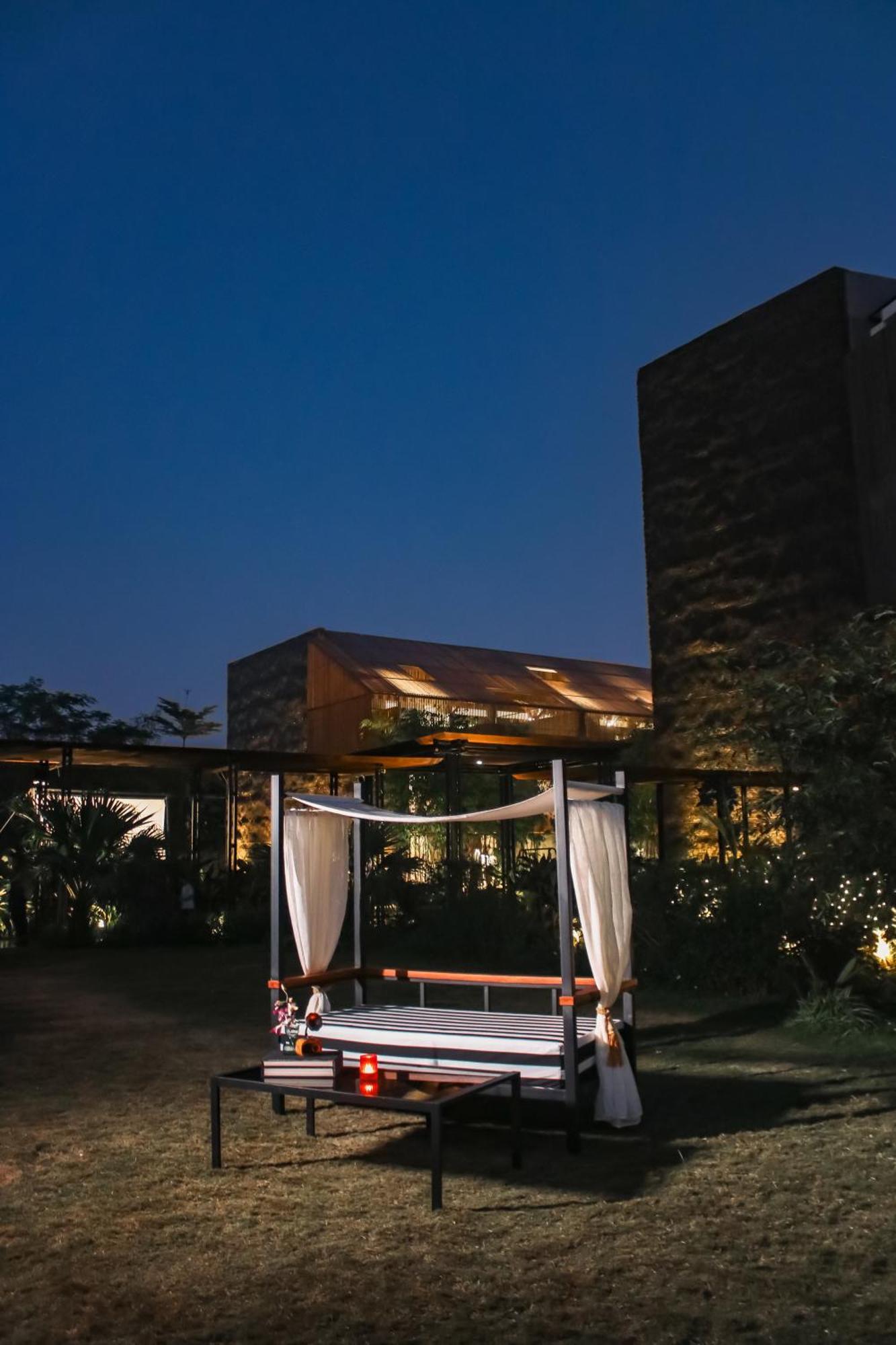 Radisson Resort And Spa Lonavla Exterior foto The Sukhothai