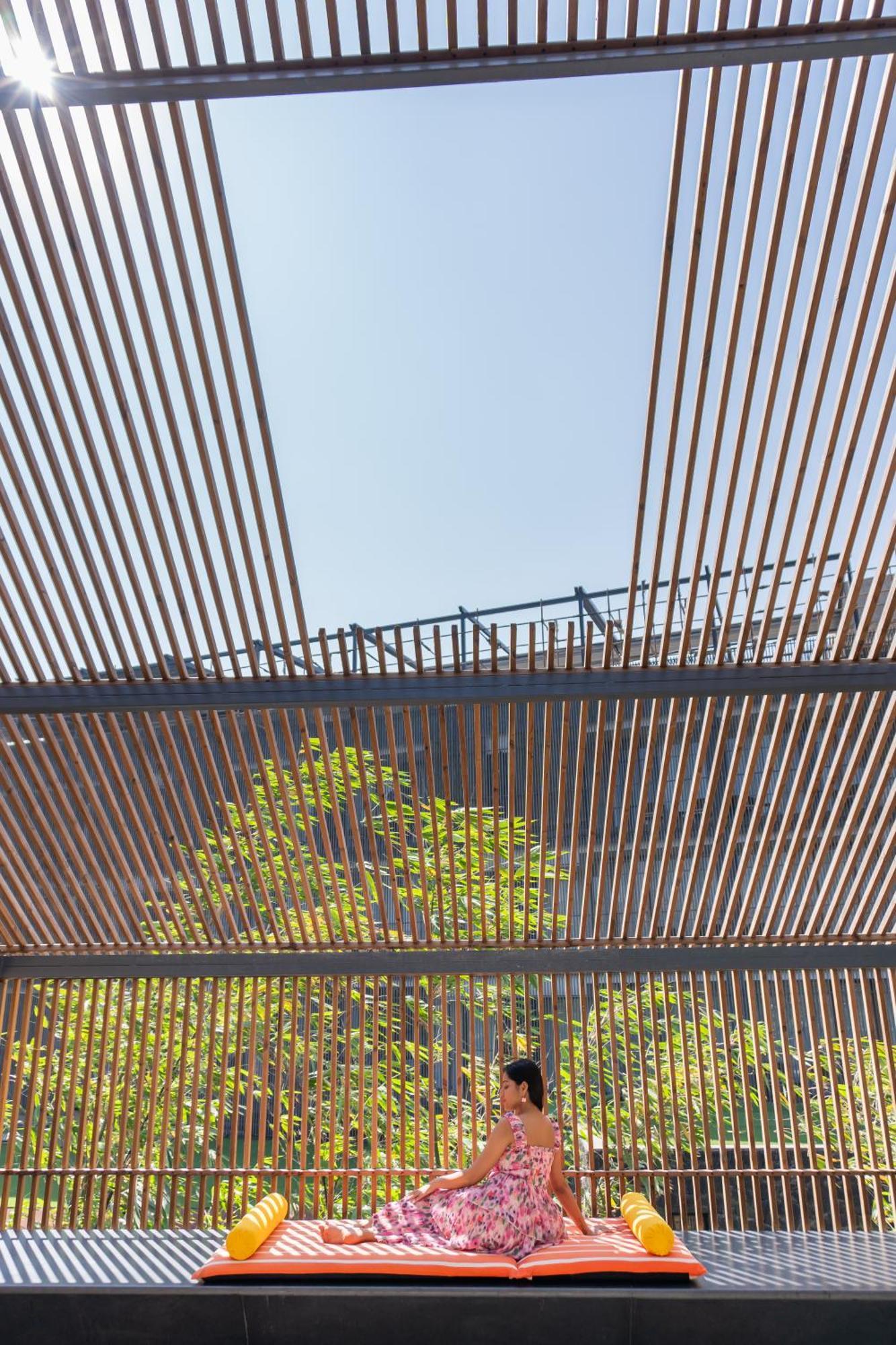 Radisson Resort And Spa Lonavla Exterior foto The roof of the building